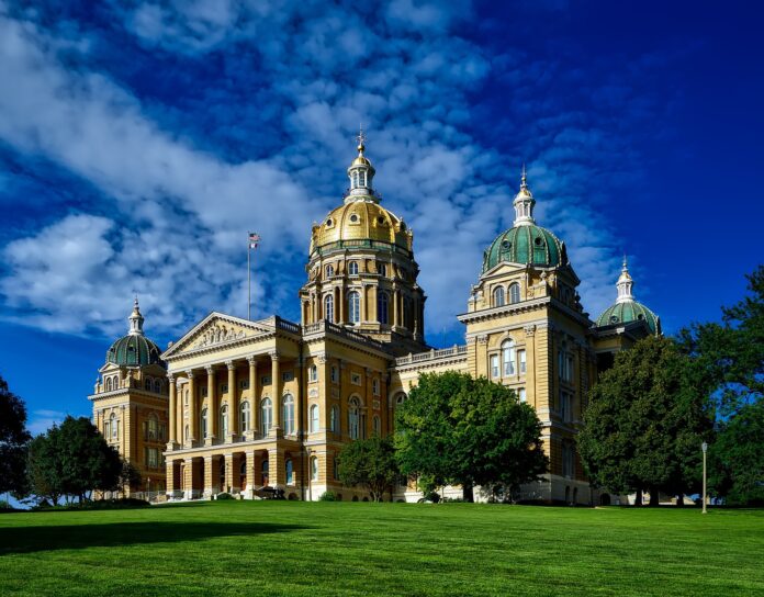 Iowa State: attractions, history, interesting facts, cities, famous people