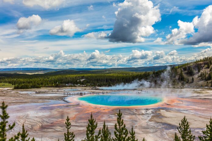 Super-volcano Yellowstone: interesting facts and information. What will happen if it erupts?